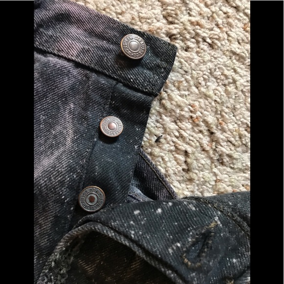 Levi’s | distressed high waist shorts - Picture 5 of 7